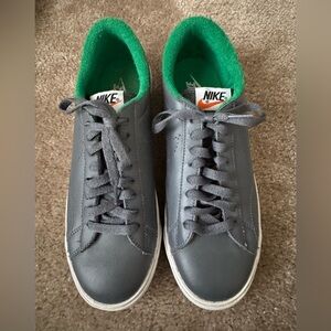 Nike Tennis Classic AC trainers in grey leather with a green inner lining